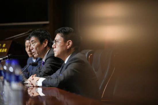 在走过长沙、武汉等六座城市后，主创们收获了一大波自来水式的好评